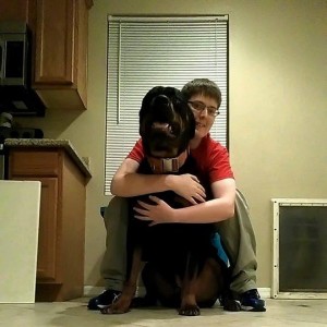  Kayden Clarke con su perro Samson